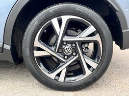 Toyota C-HR DESIGN 13