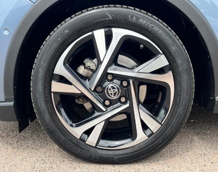 Toyota C-HR DESIGN 15