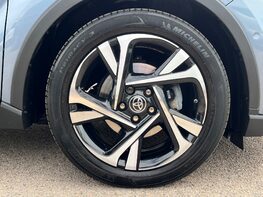 Toyota C-HR DESIGN 16