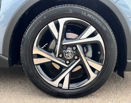 Toyota C-HR DESIGN 16