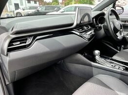 Toyota C-HR DESIGN 17