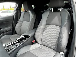 Toyota C-HR DESIGN 64