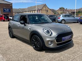 Mini Hatch COOPER 4