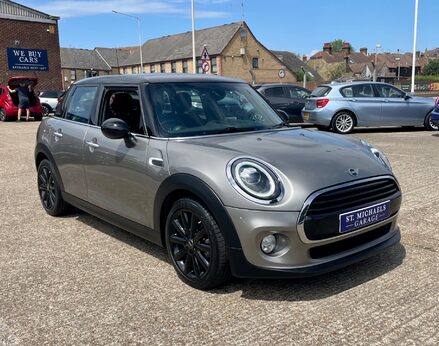 Mini Hatch COOPER 4