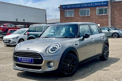 Mini Hatch COOPER