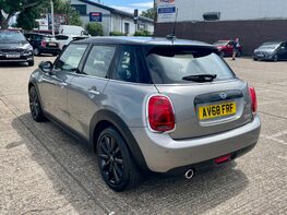 Mini Hatch COOPER 9