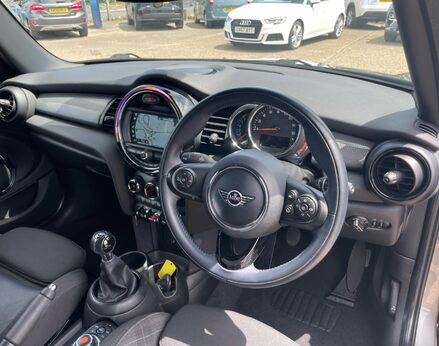 Mini Hatch COOPER 17