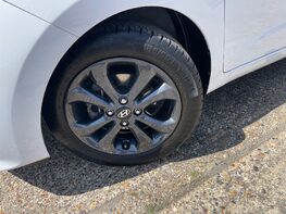 Hyundai i10 PLAY 3