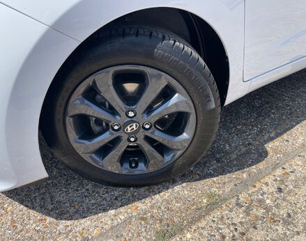 Hyundai i10 PLAY 3