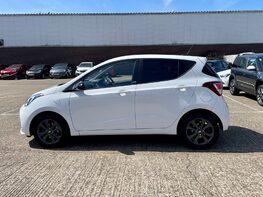 Hyundai i10 PLAY 11