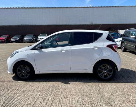 Hyundai i10 PLAY 11