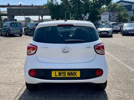Hyundai i10 PLAY 6