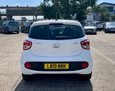 Hyundai i10 PLAY 6