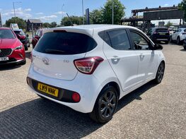 Hyundai i10 PLAY 8