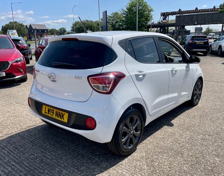 Hyundai i10 PLAY 8
