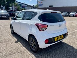Hyundai i10 PLAY 9