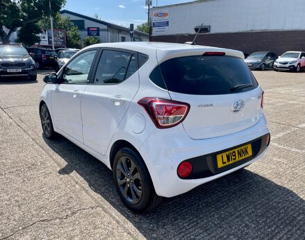Hyundai i10 PLAY 9