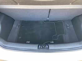 Hyundai i10 PLAY 51