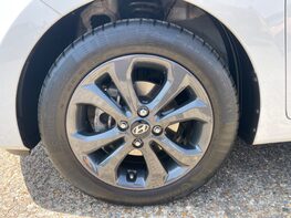 Hyundai i10 PLAY 15