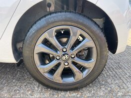 Hyundai i10 PLAY 16