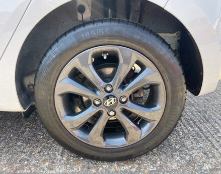 Hyundai i10 PLAY 16