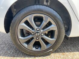 Hyundai i10 PLAY 13