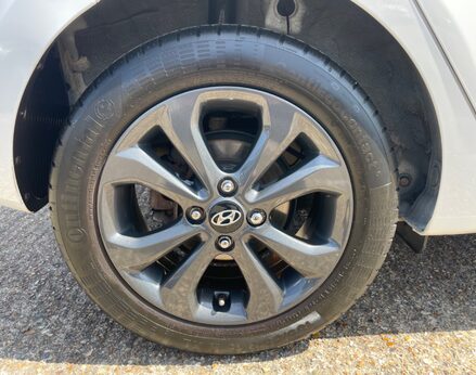 Hyundai i10 PLAY 13