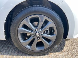 Hyundai i10 PLAY 14