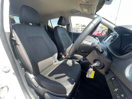 Hyundai i10 PLAY 46
