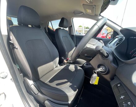 Hyundai i10 PLAY 46