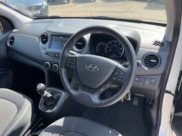Hyundai i10 PLAY 17