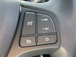 Hyundai i10 PLAY 38