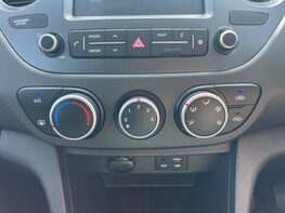 Hyundai i10 PLAY 34