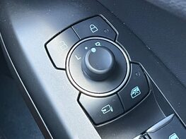 Ford Focus TITANIUM MHEV 52