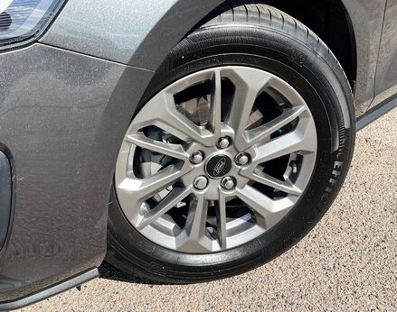 Ford Focus TITANIUM MHEV 3