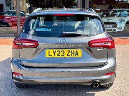 Ford Focus TITANIUM MHEV 6