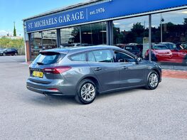 Ford Focus TITANIUM MHEV 8