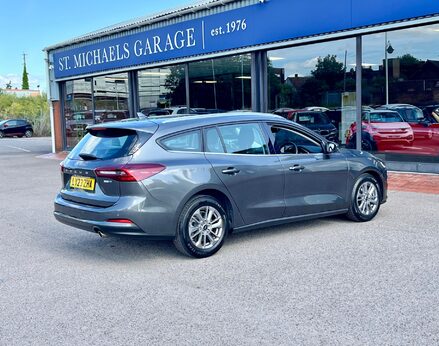 Ford Focus TITANIUM MHEV 8