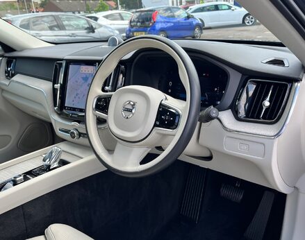 Volvo XC60 B5 ULTIMATE AWD MHEV 18
