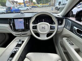 Volvo XC60 B5 ULTIMATE AWD MHEV 19