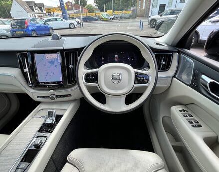 Volvo XC60 B5 ULTIMATE AWD MHEV 19