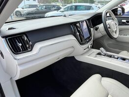 Volvo XC60 B5 ULTIMATE AWD MHEV 17