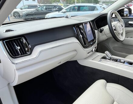 Volvo XC60 B5 ULTIMATE AWD MHEV 17