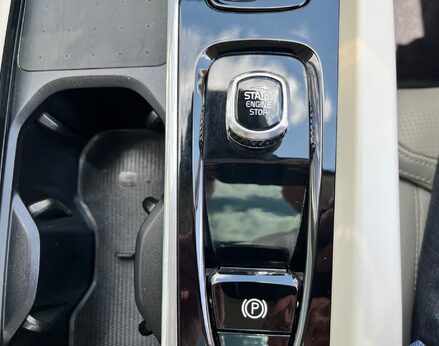 Volvo XC60 B5 ULTIMATE AWD MHEV 44