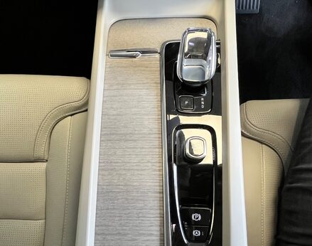 Volvo XC60 B5 ULTIMATE AWD MHEV 46