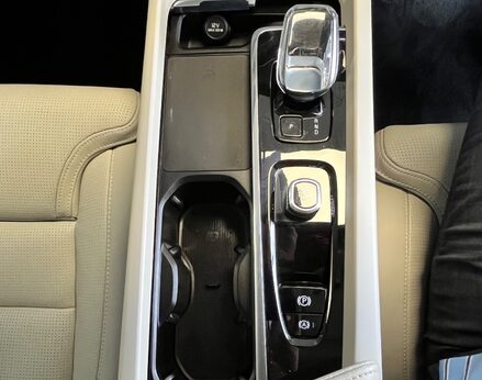Volvo XC60 B5 ULTIMATE AWD MHEV 45