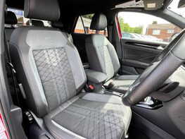 Volkswagen T-Roc R-LINE TSI DSG 62