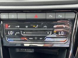 Volkswagen T-Roc R-LINE TSI DSG 45