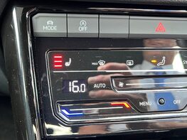 Volkswagen T-Roc R-LINE TSI DSG 46