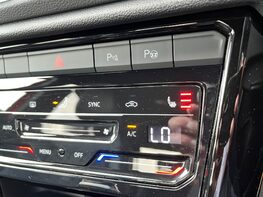 Volkswagen T-Roc R-LINE TSI DSG 47